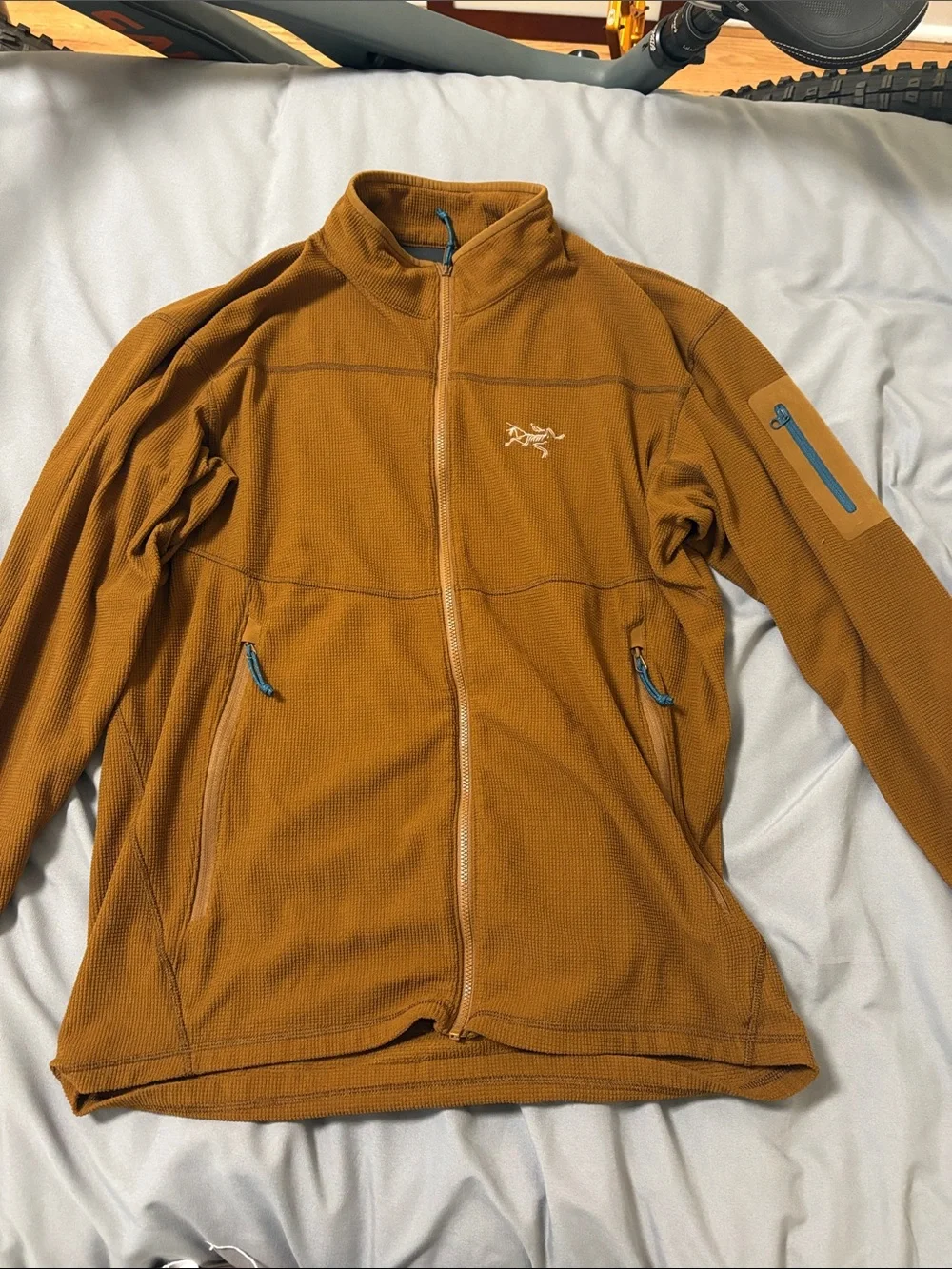 Arc'teryx Men's Coyote Brown Lightweight Fleece Jacket - Picture 1 of 1